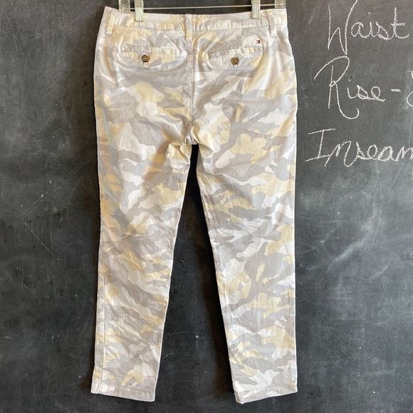 ❣️Tommy Hilfiger camouflage Capri pants. Patel yellow, grey and white. Size 6. - Picture 5 of 13